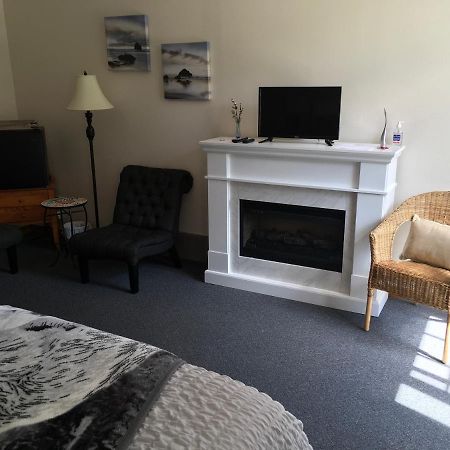 Rock Hill Bed & Breakfast Sharbot Lake Экстерьер фото