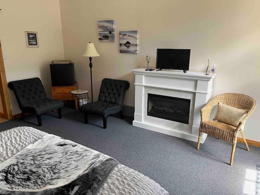 Rock Hill Bed & Breakfast Sharbot Lake Экстерьер фото