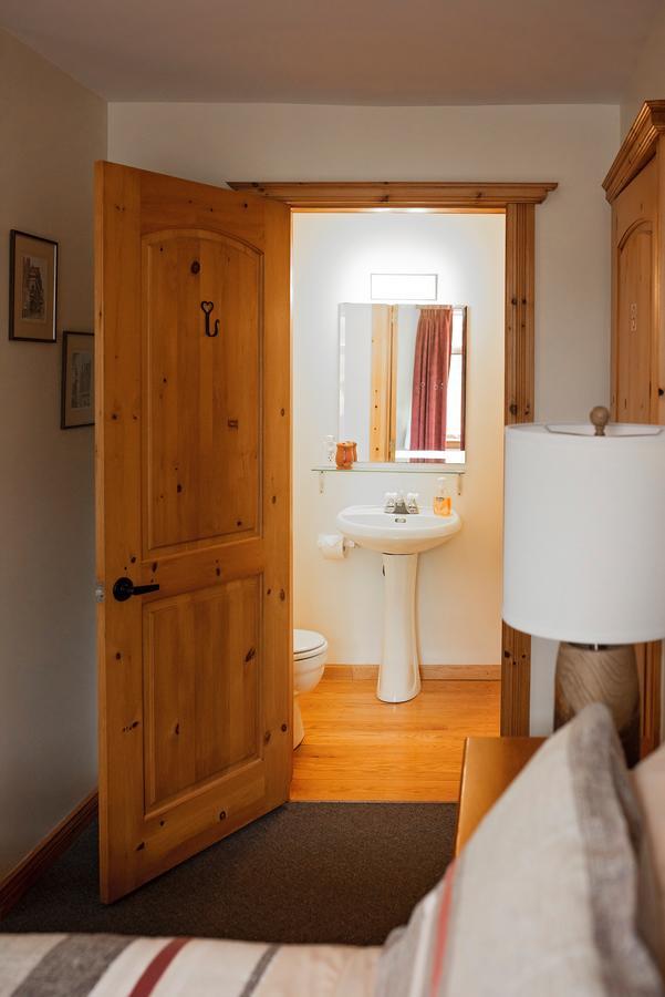 Rock Hill Bed & Breakfast Sharbot Lake Экстерьер фото